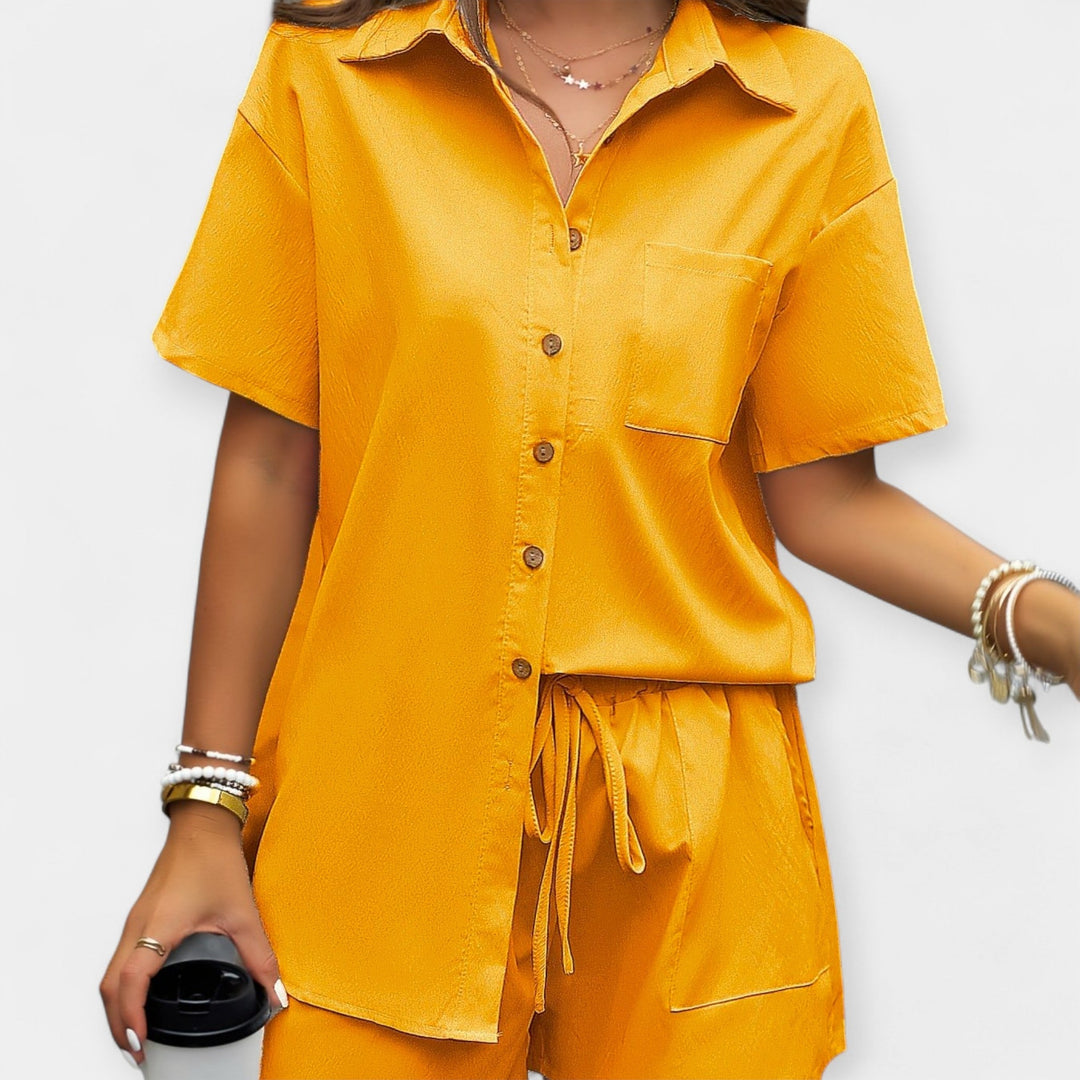 Karolína - Comfortable set with a shirt and shorts