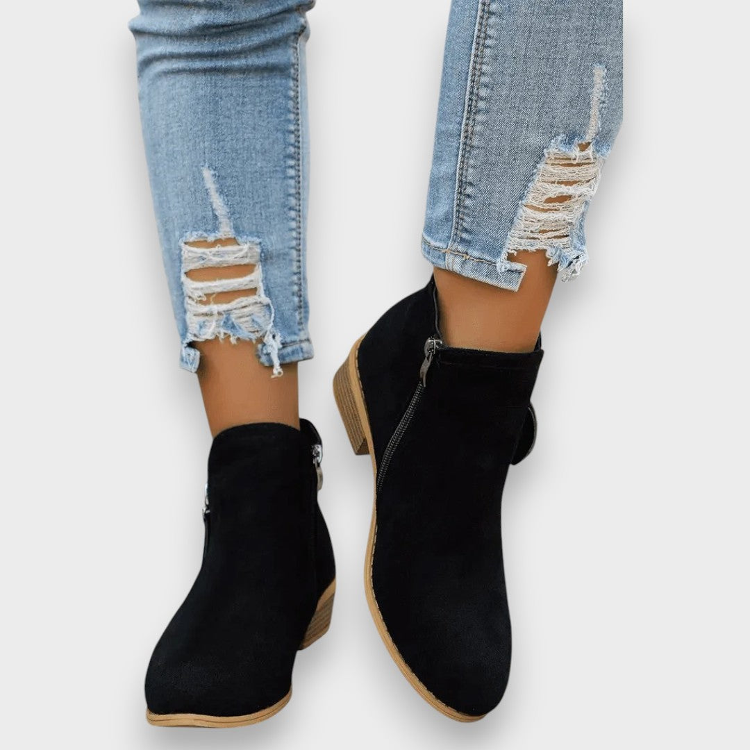 Micaela | Vintage Boots in Classic Style