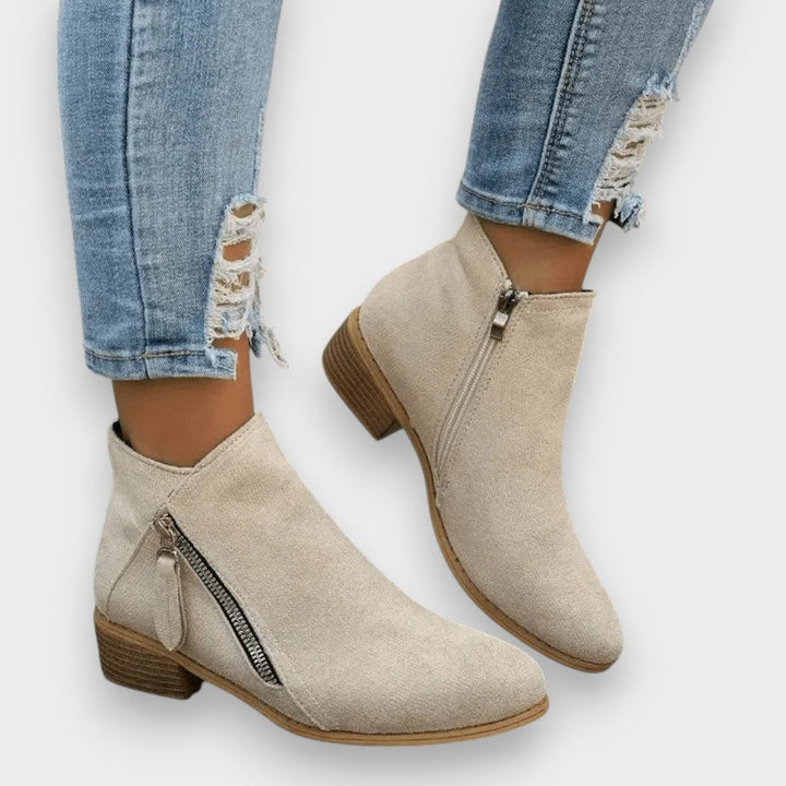 Micaela | Vintage Boots in Classic Style