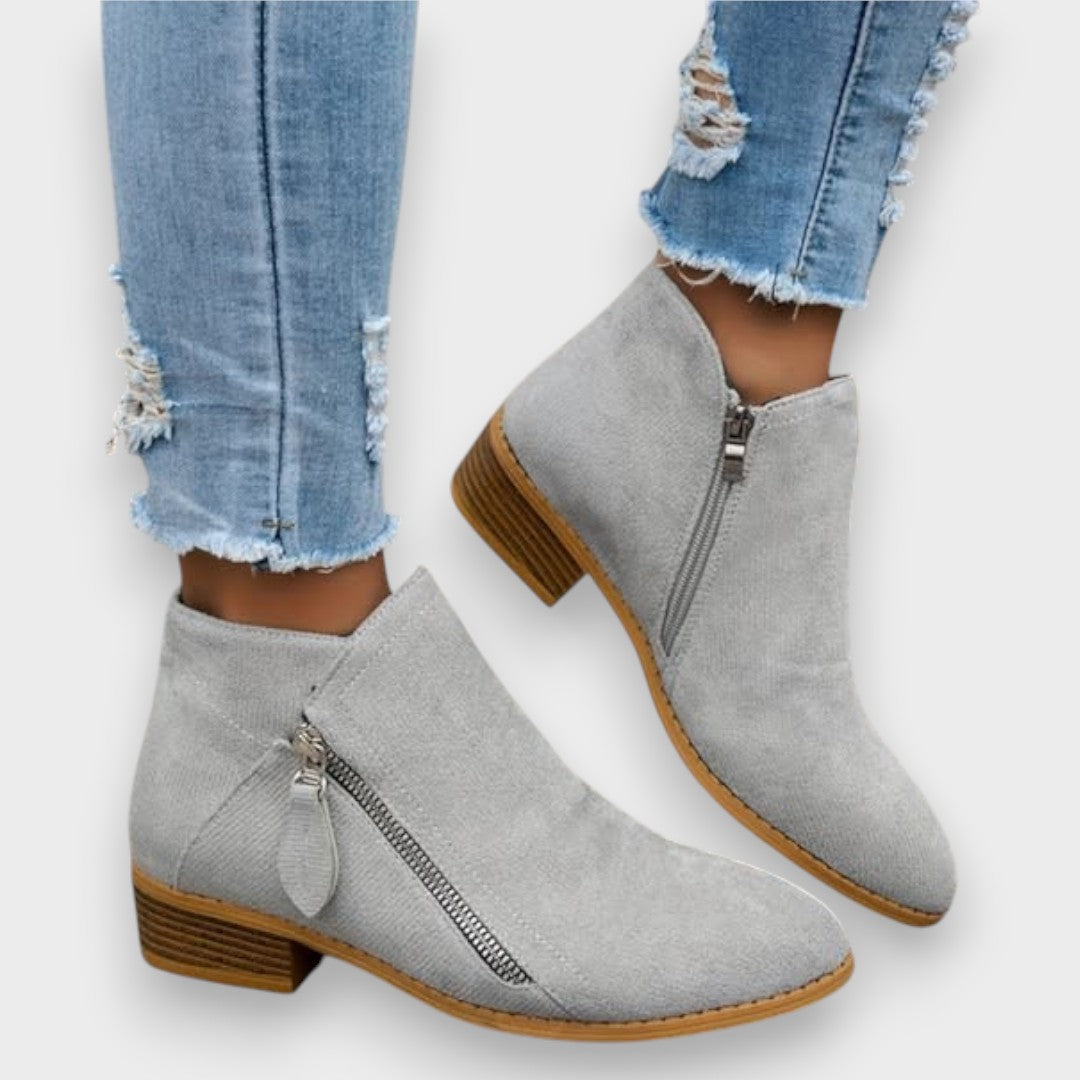 Micaela | Vintage Boots in Classic Style