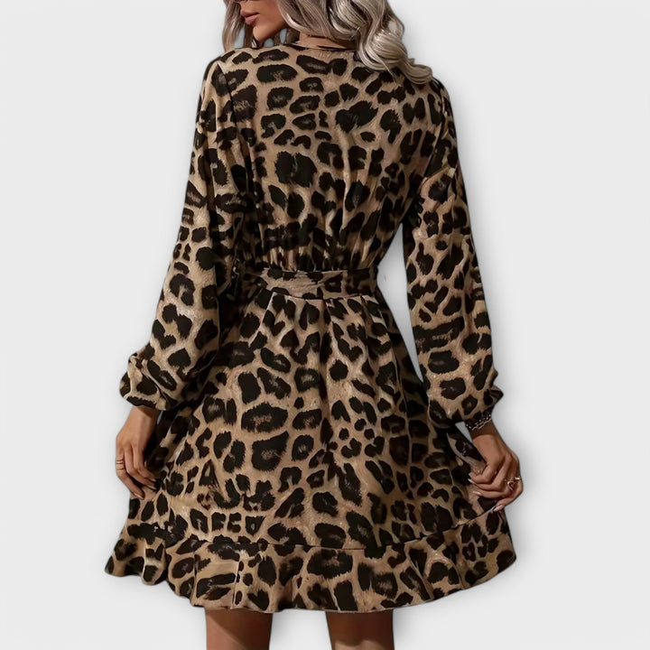 Chic dress with leopard print, V-neck and tie belt