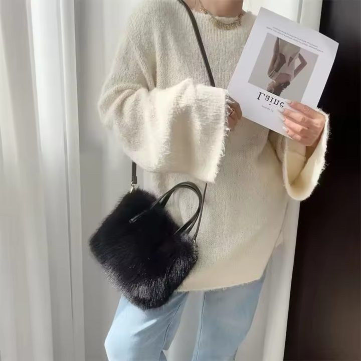 Aurora | Bag made of delicate faux fur