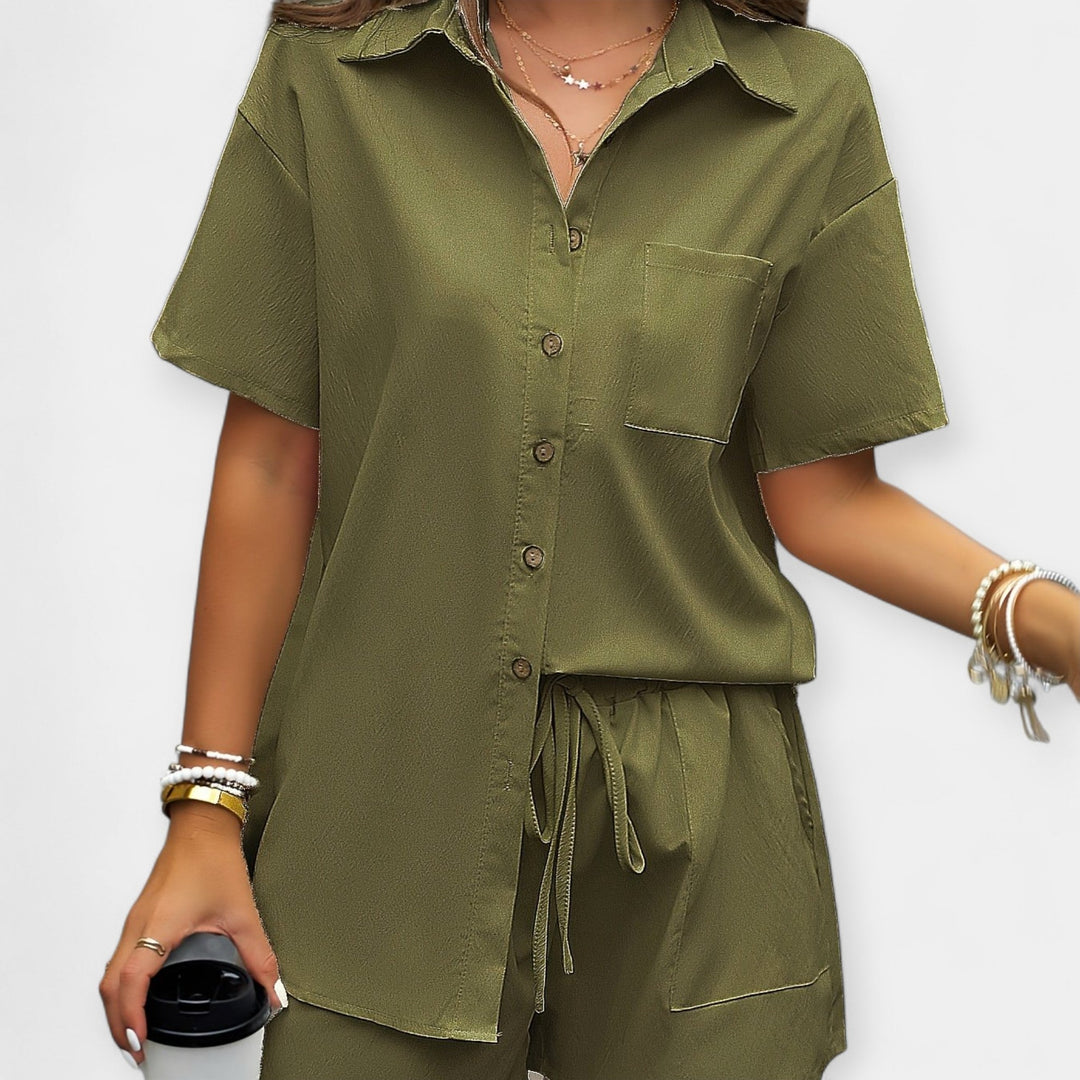 Karolína - Comfortable set with a shirt and shorts