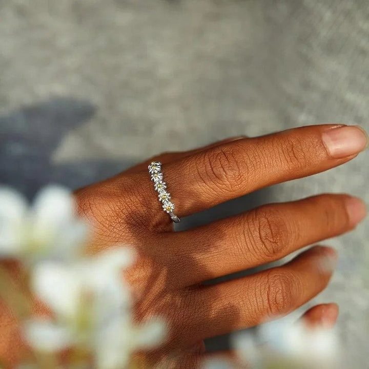 Adjustable Silver Ring with Hand-Painted Daisy in Enamel