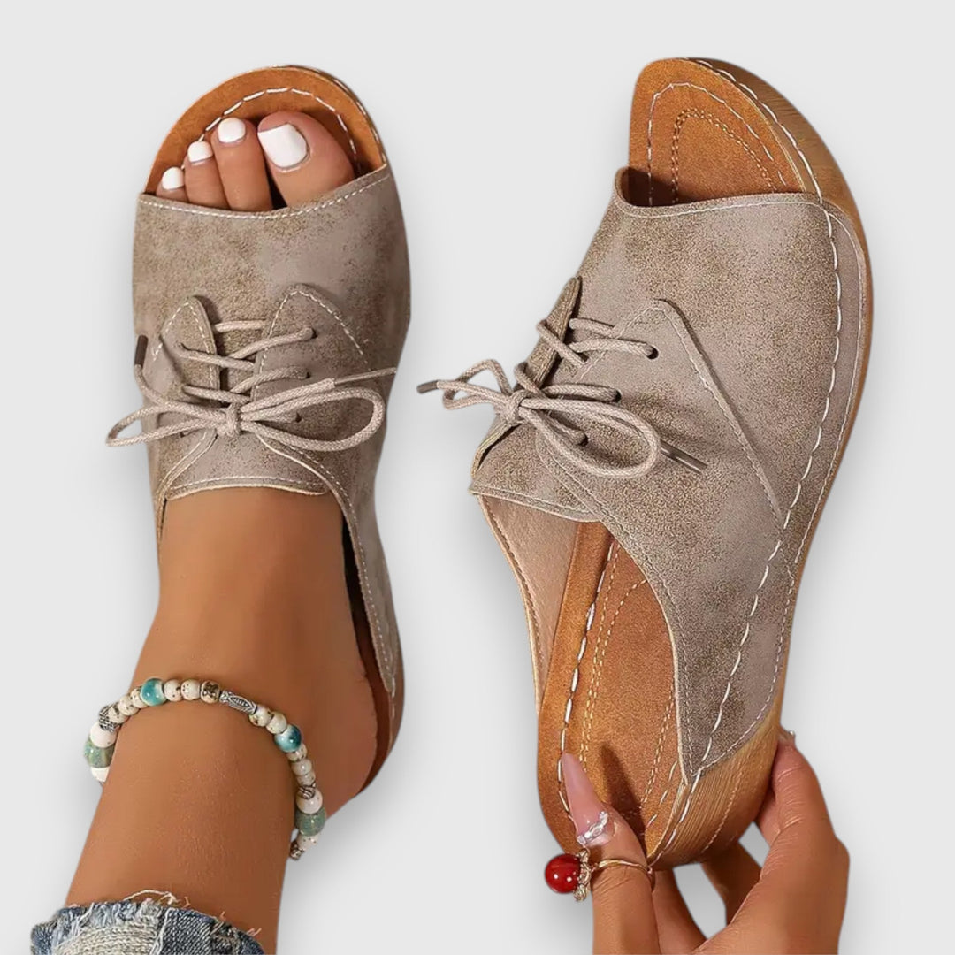 Saskia – Vintage-Style Sandal