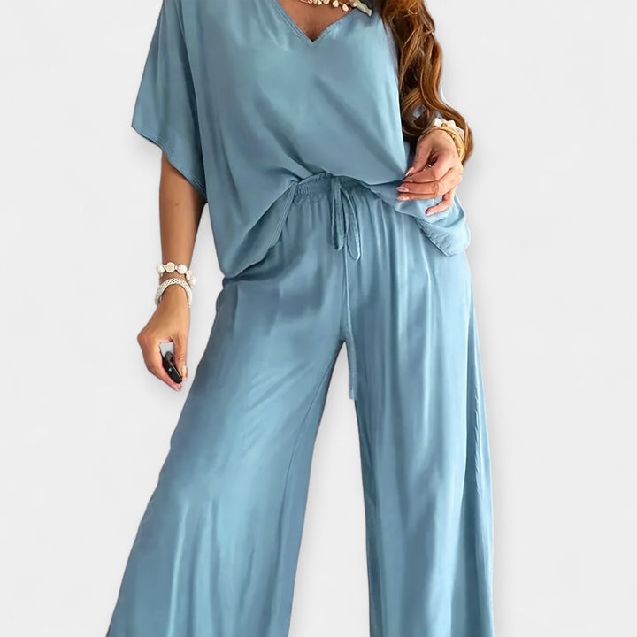 Veronika - Relaxed set with wide trousers and a flowing blouse