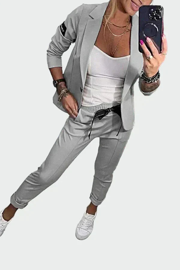 Ella - Women's Loose-Fitting Trouser and Blazer Set