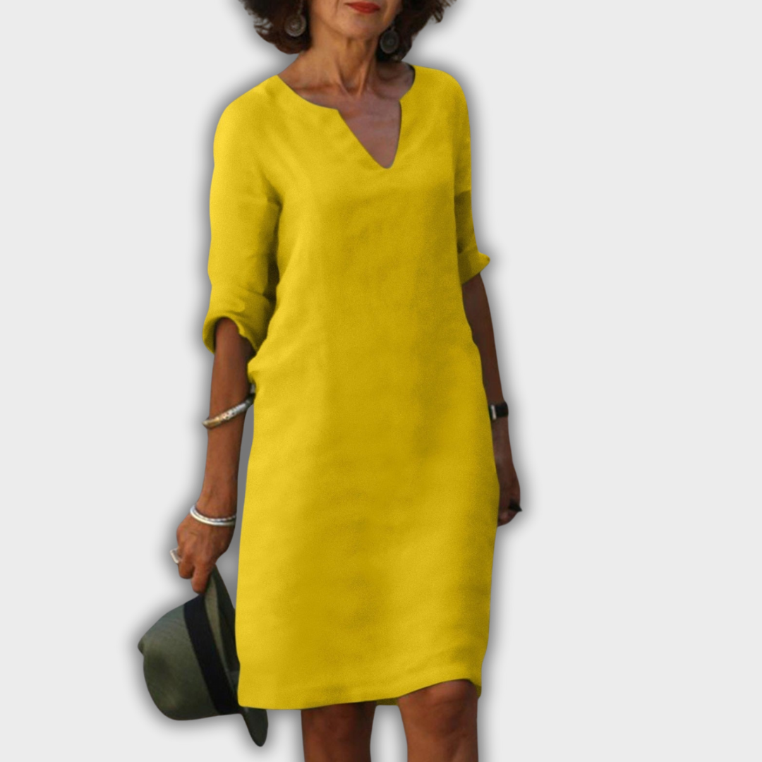 Lyns - dress with V-neck