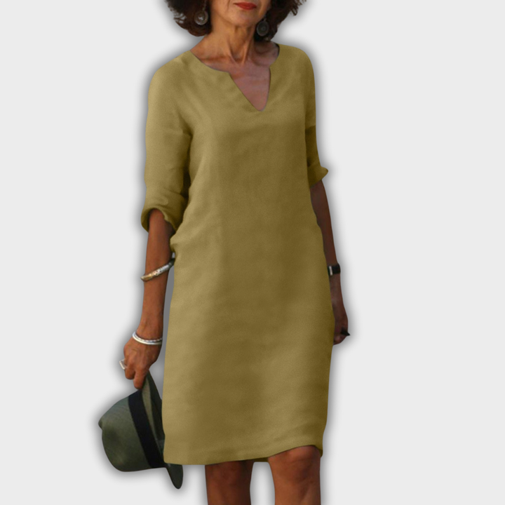 Lyns - dress with V-neck