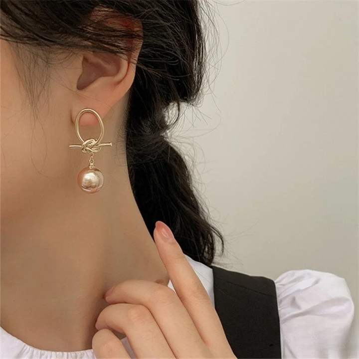 Goldigi Perle Loop Earrings