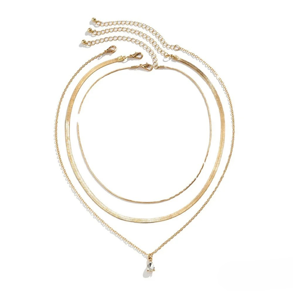 Multi-layered necklace with gold-coloured zirconia pendant