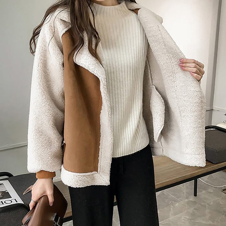 Fleece-Lined Women's Jacket for Comfort and Warmth