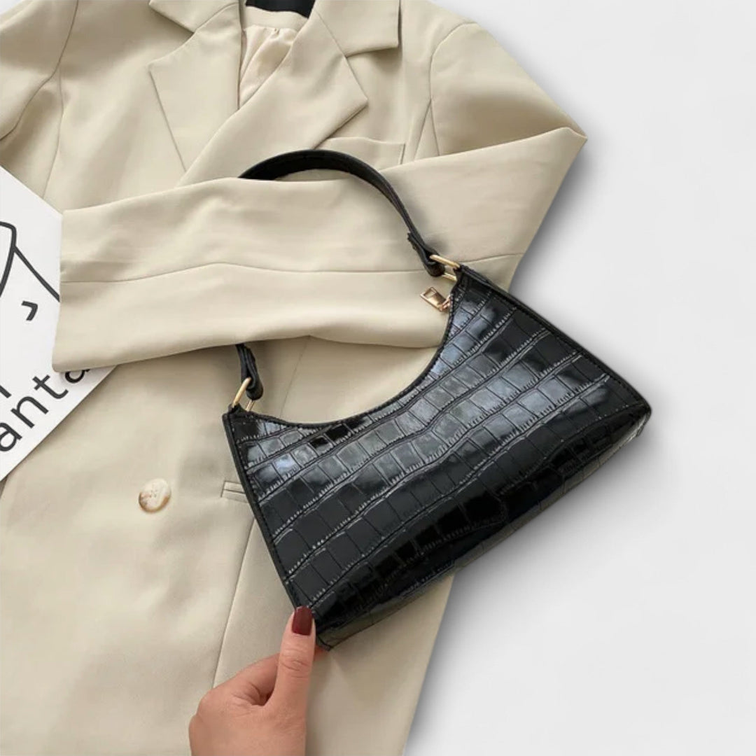 Léora. Shiny Leather Bag