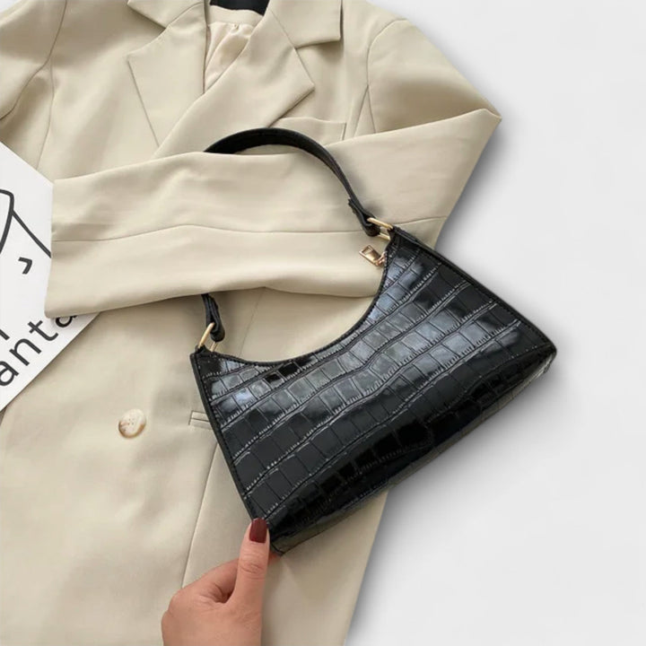 Léora. Shiny Leather Bag