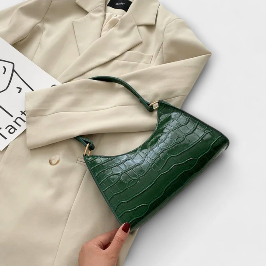 Léora. Shiny Leather Bag