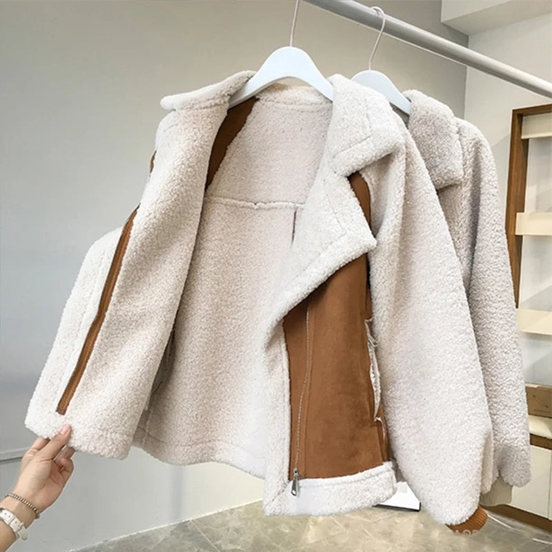 Fleece-Lined Women's Jacket for Comfort and Warmth
