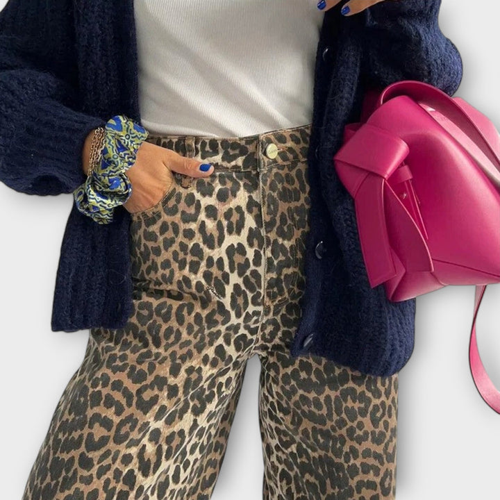 Chandra – Vintage Jeans with Leopard Print