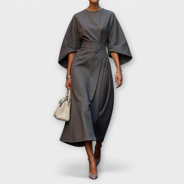 Sonia - An elegant dress with sleeves