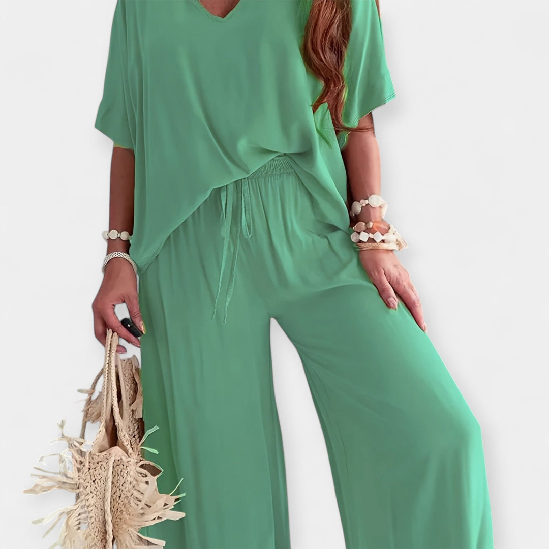 Veronika - Relaxed set with wide trousers and a flowing blouse