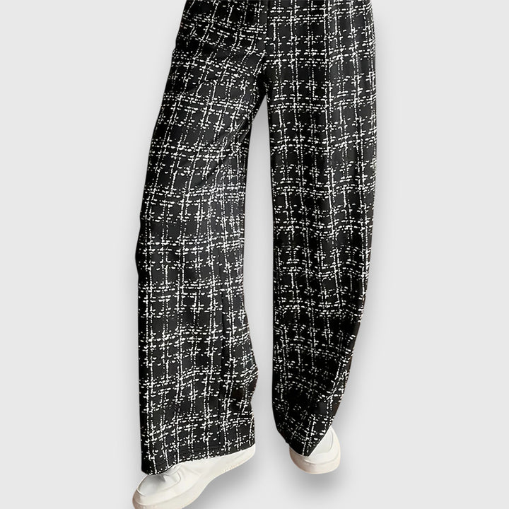 Jasmína - Two-Piece Set with V-Neck and Matching Trousers