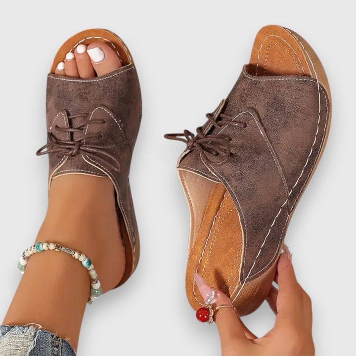 Saskia – Vintage-Style Sandal