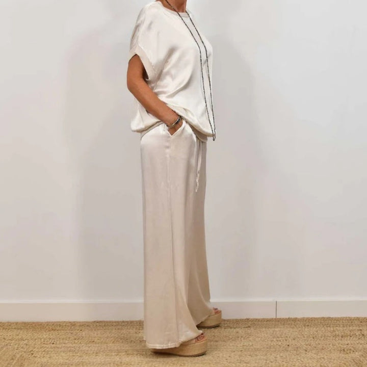 Lucie - Set with Luxurious Comfort