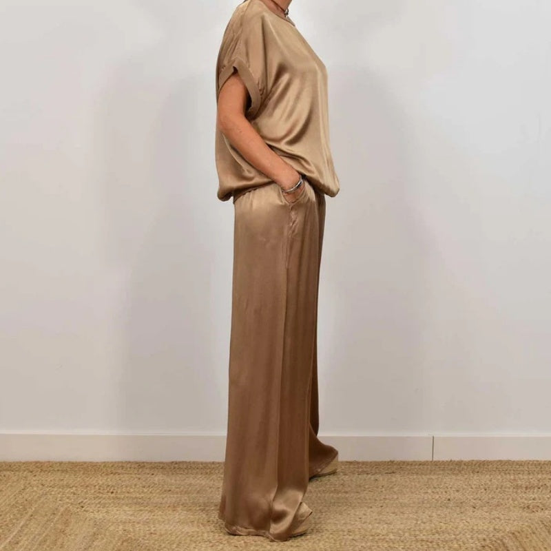 Lucie - Set with Luxurious Comfort