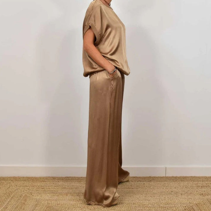 Lucie - Set with Luxurious Comfort