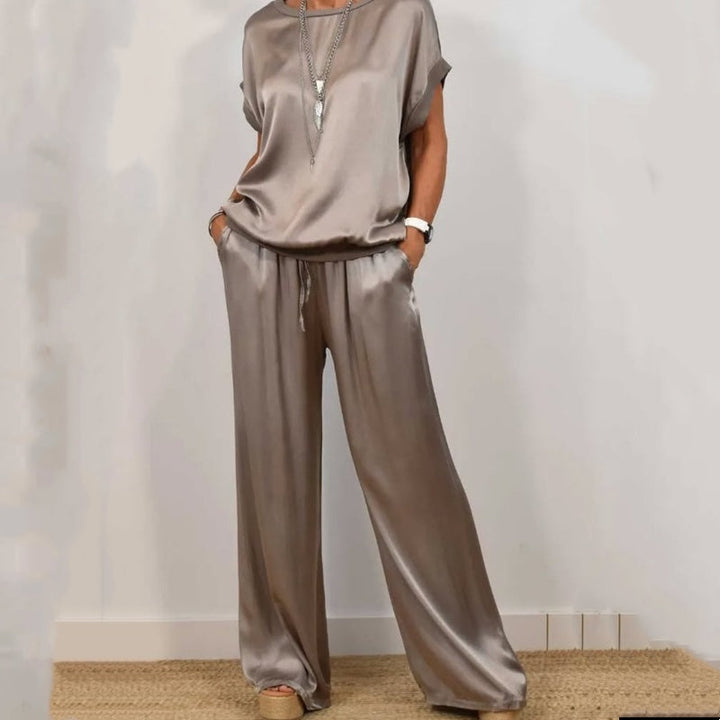Lucie - Set with Luxurious Comfort