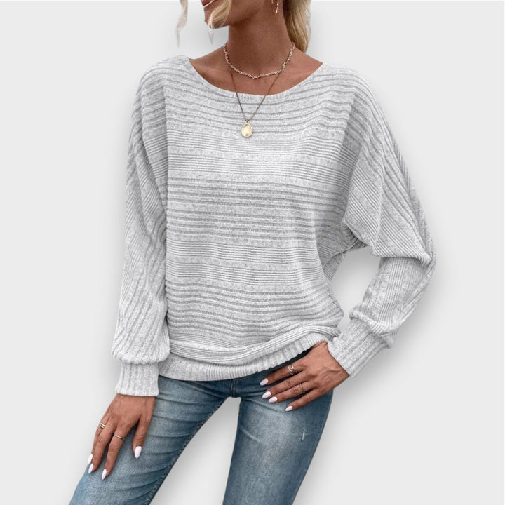 Maria | Elegant loose-fitting knitted jumper that covers the belly