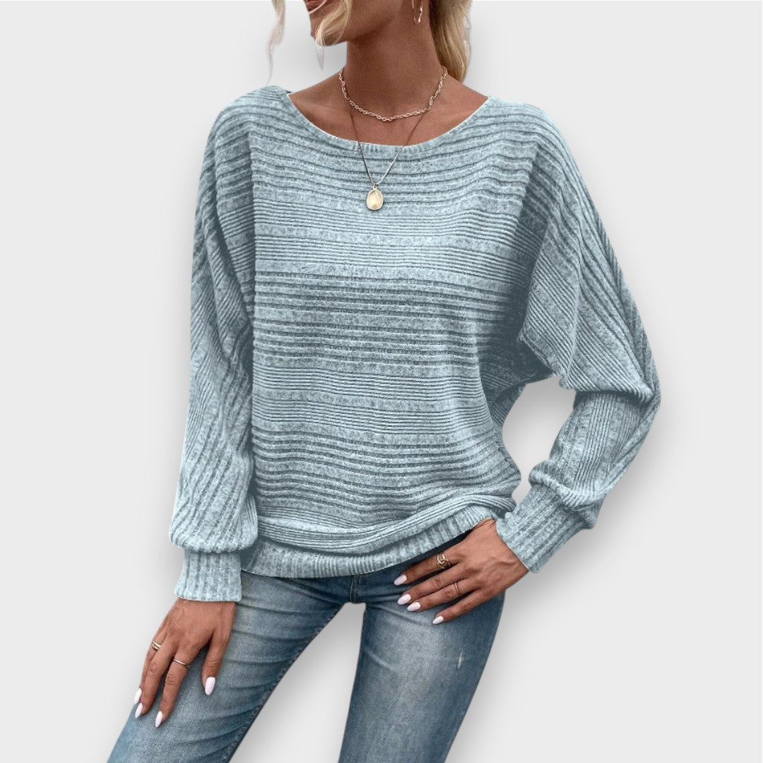 Maria | Elegant loose-fitting knitted jumper that covers the belly