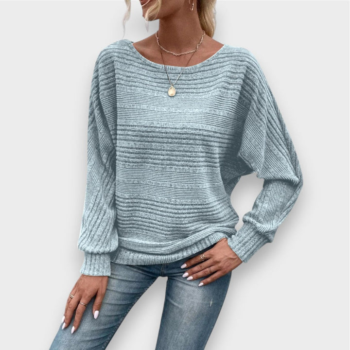 Maria | Elegant loose-fitting knitted jumper that covers the belly